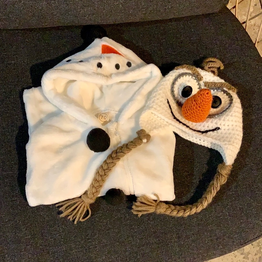 Olaf Costume 0-6 months onesie & crochet hat EUC